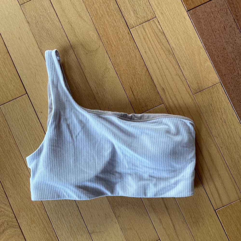 Lululemon White Asymetric Sports Bar - Size 6